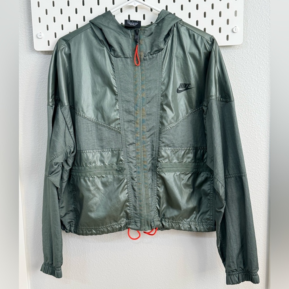 Nike Women Windrunner Jacket Green Large